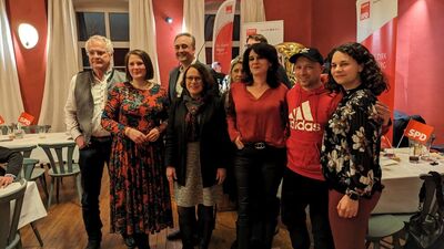 Caro Wagner mit Mandatsträgern der SPD (Bild S. Prem)