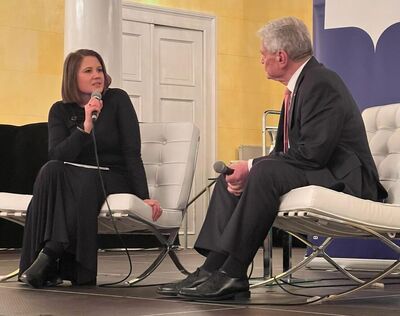 Alt-Bundespräsident Gauck und Carolin Wagner - Bild Ursula Hildebrand